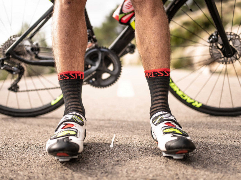 PRO RACING SOCKS V3.0 ULTRALIGHT BIKE BLACK/RED