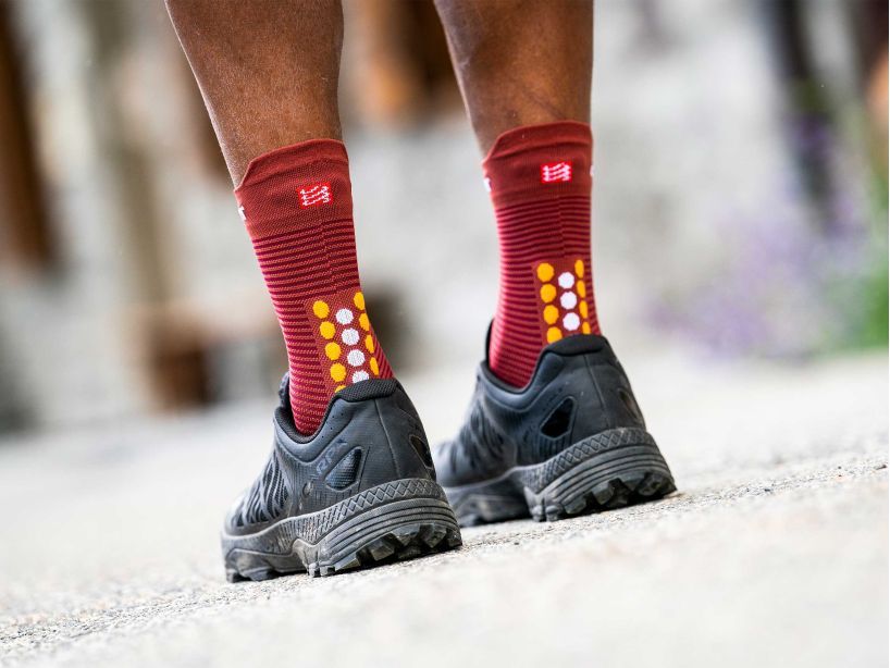 PRO RACING SOCKS V4.0 RUN HIGH - BROWN/ORANGE